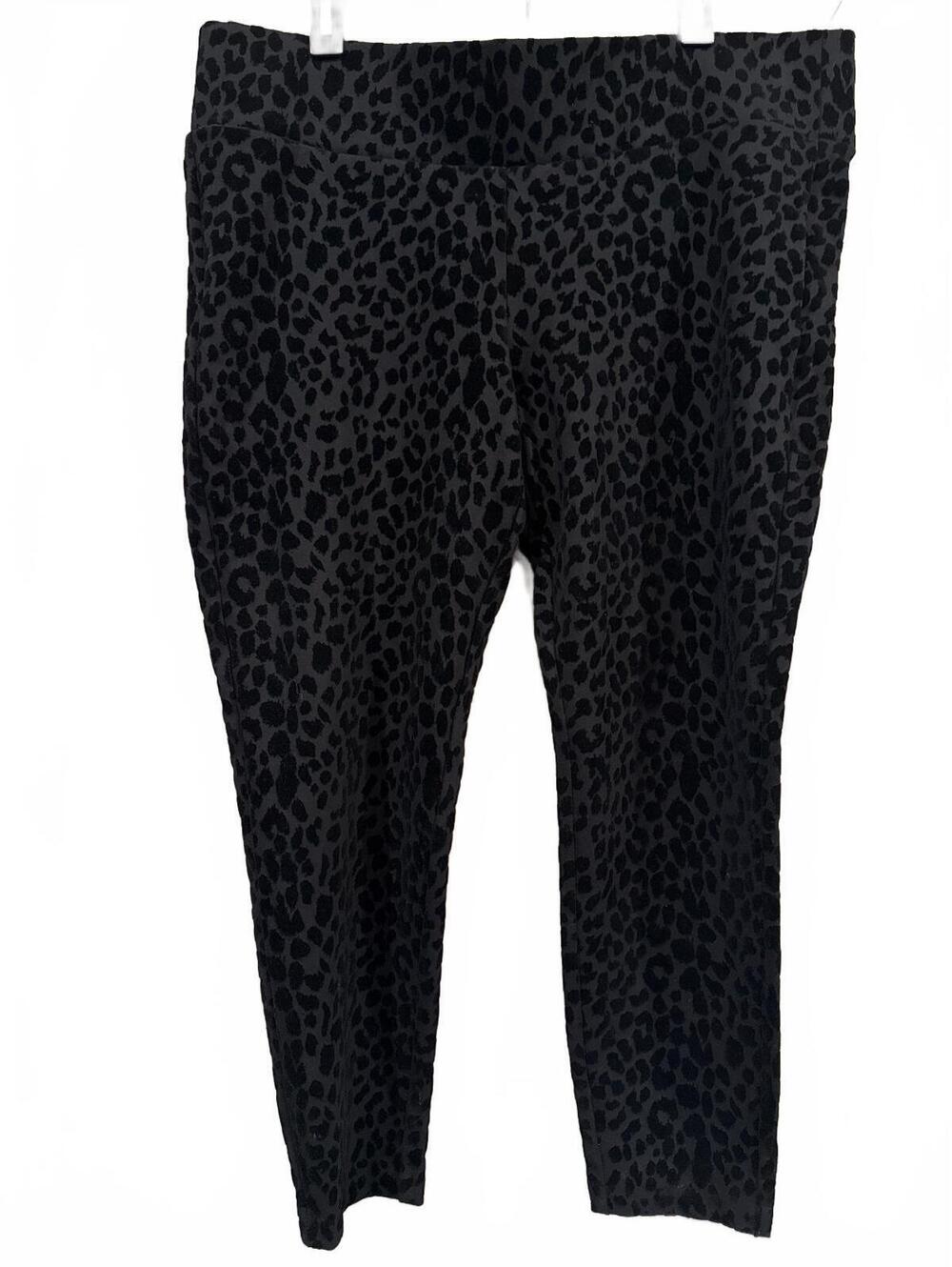 Torrid Pixie Crop Pants in Black Leopard Print Size 2X